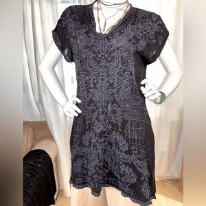 Johnny Was Black Embroidered Short Sleeve V Neck Blouse/Tunic